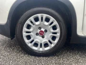 Car image 22