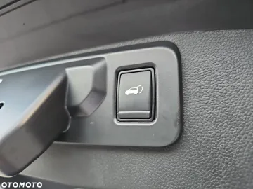 Car image 34