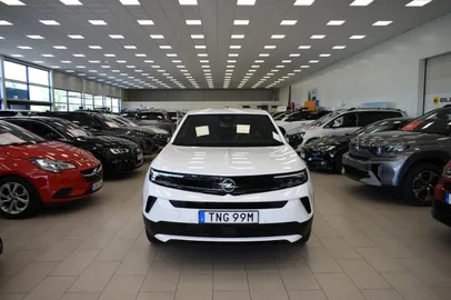 Car image 3