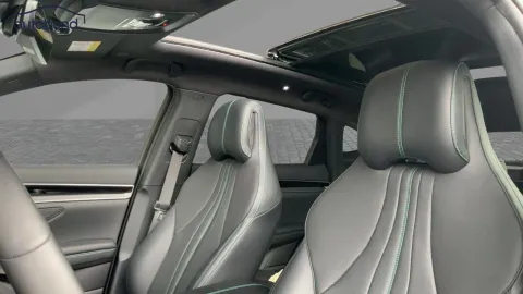 Car image 30
