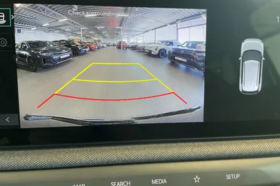 Car image 27