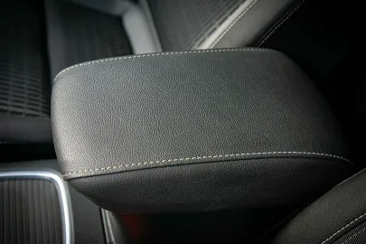 Car image 40