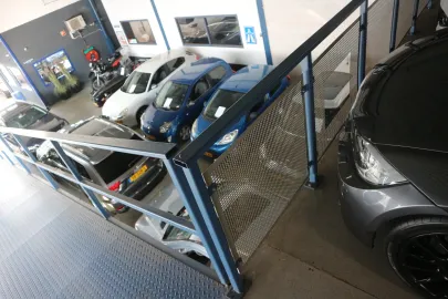 Car image 19