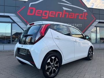 Car image 3
