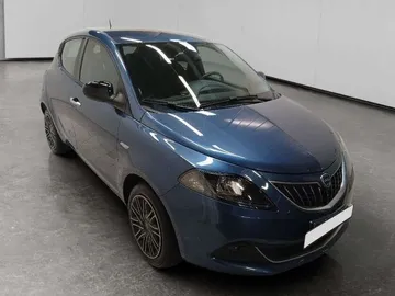 Car image 3