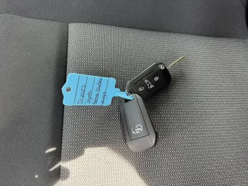 Car image 36