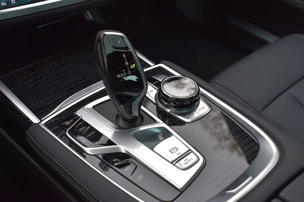 BMW 740d xDrive 250 kW image number 15