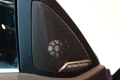 Car image 28