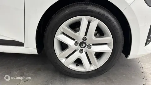 Car image 20