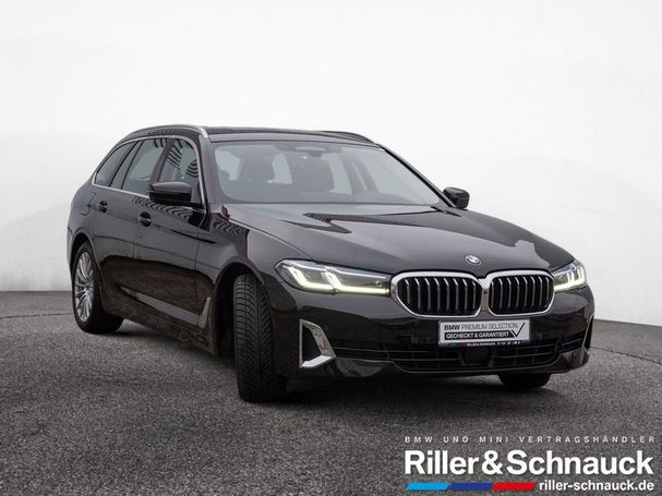 BMW 520i Touring Luxury Line 135 kW image number 2