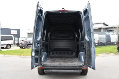 Car image 35