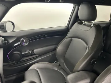 Car image 36