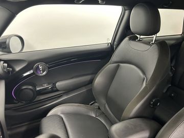 Car image 36