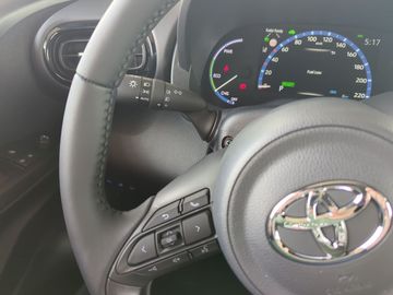 Car image 14