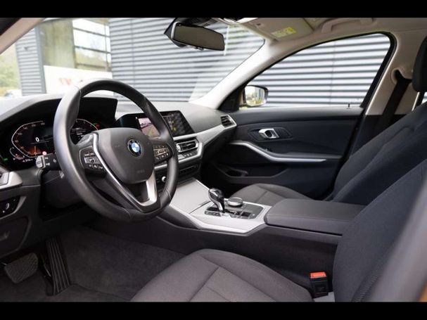 BMW 320i Touring 135 kW image number 4