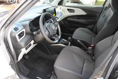 Car image 19