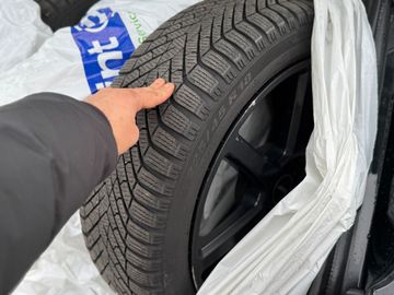 Car image 32