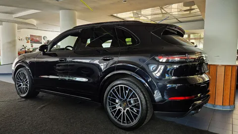 Car image 5