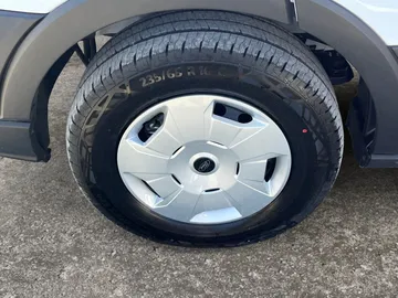 Car image 27