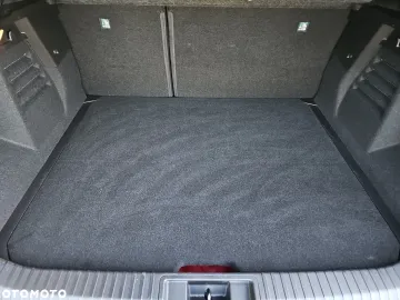 Car image 34