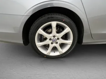 Car image 32