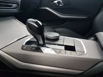 Car image 34