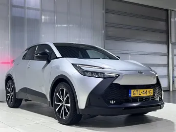 Car image 3