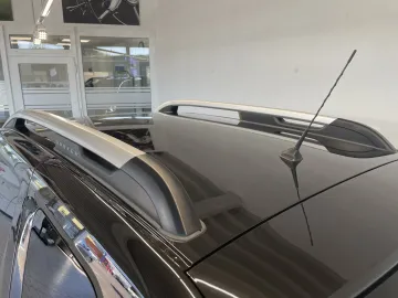 Car image 47