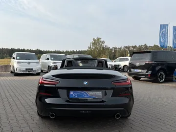 Car image 30