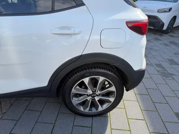 Car image 29