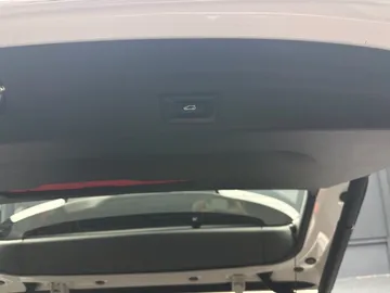 Car image 32