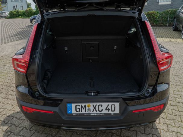 Volvo XC40 Plus Black Edition 120 kW image number 6