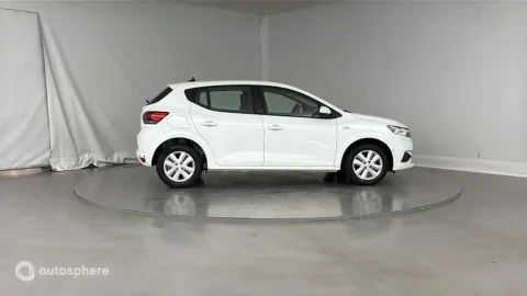 Car image 3