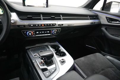 Car image 33