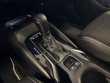 Car image 14