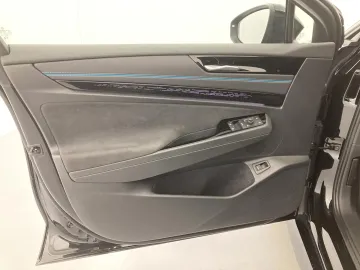 Car image 36