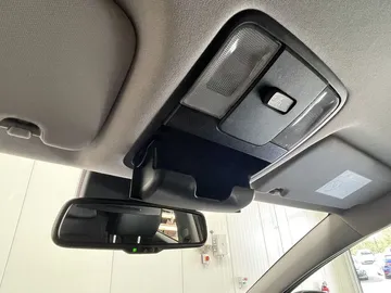 Car image 32