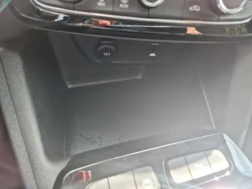Car image 28