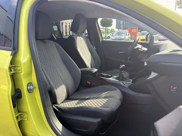 Car image 24