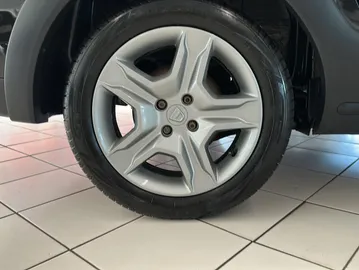 Car image 25
