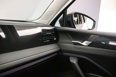 Car image 32