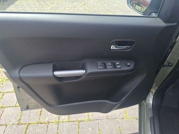 Car image 12