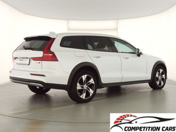 Volvo V60 Cross Country AWD B4 145 kW image number 3