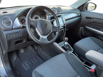 Car image 10