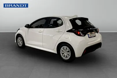 Car image 2
