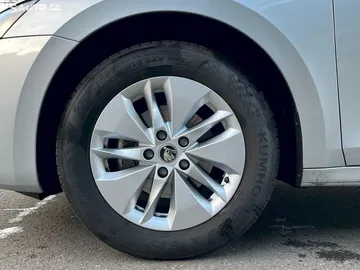 Car image 24