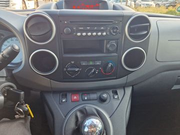 Car image 13