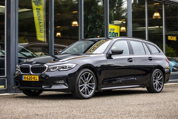 BMW 320i Touring 135 kW image number 12