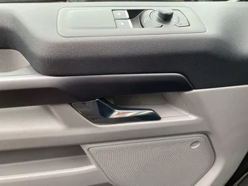 Car image 42