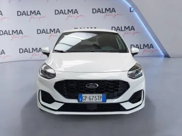 Car image 3